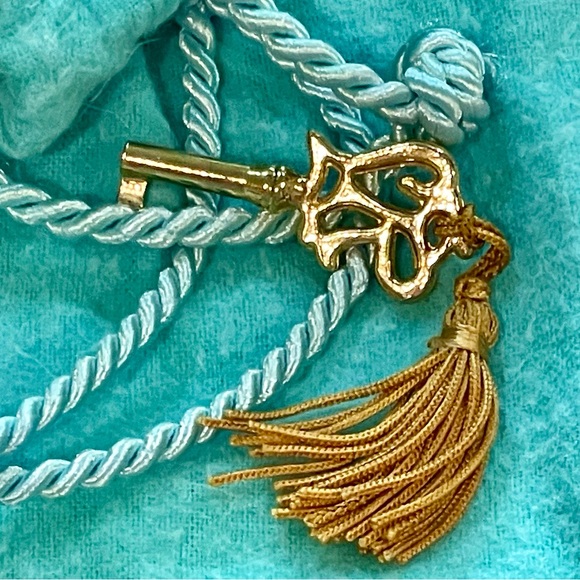 Tiffany & Co. Italian Cherry Red Leather Jewelry Box w/ Original Key & Tassel - Picture 8 of 10